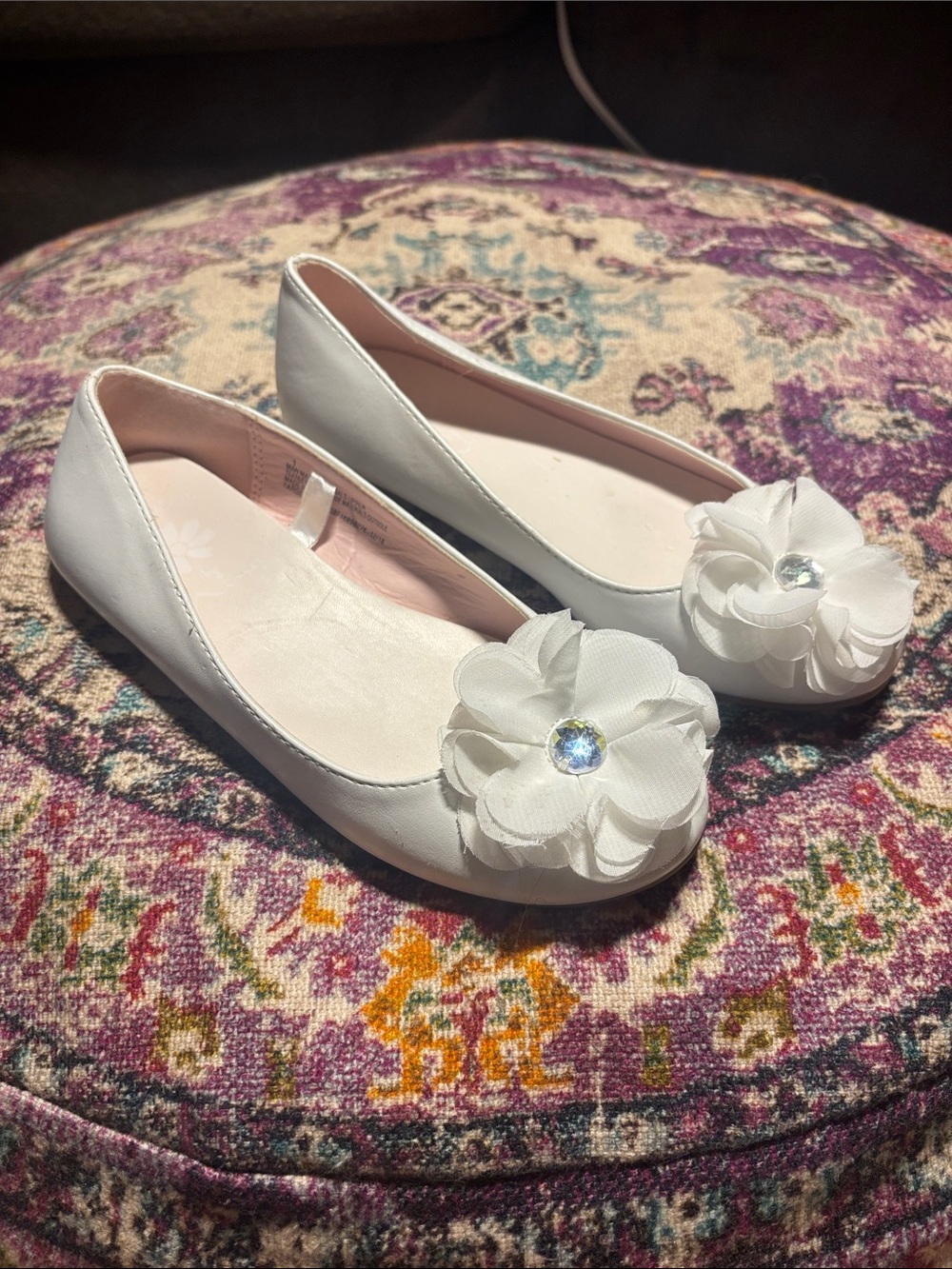 Flowers by Nina Girls White Floral Ballet Flats with Gem Accent, Size 1